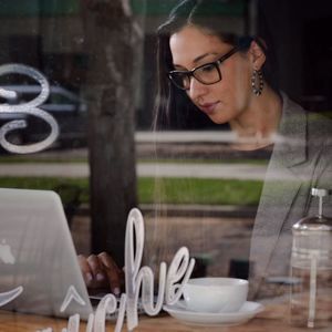 Meet your Posher, Clau